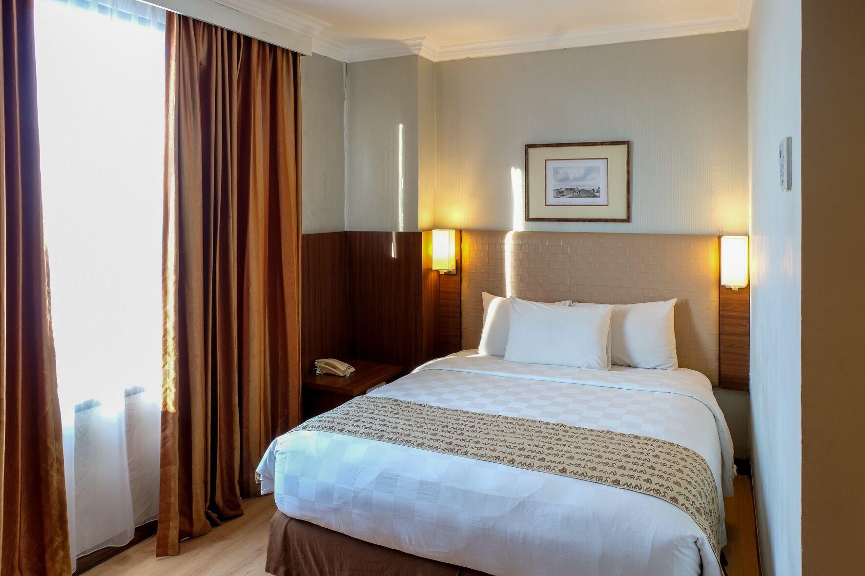 Almadera Hotel Makassar Exterior photo