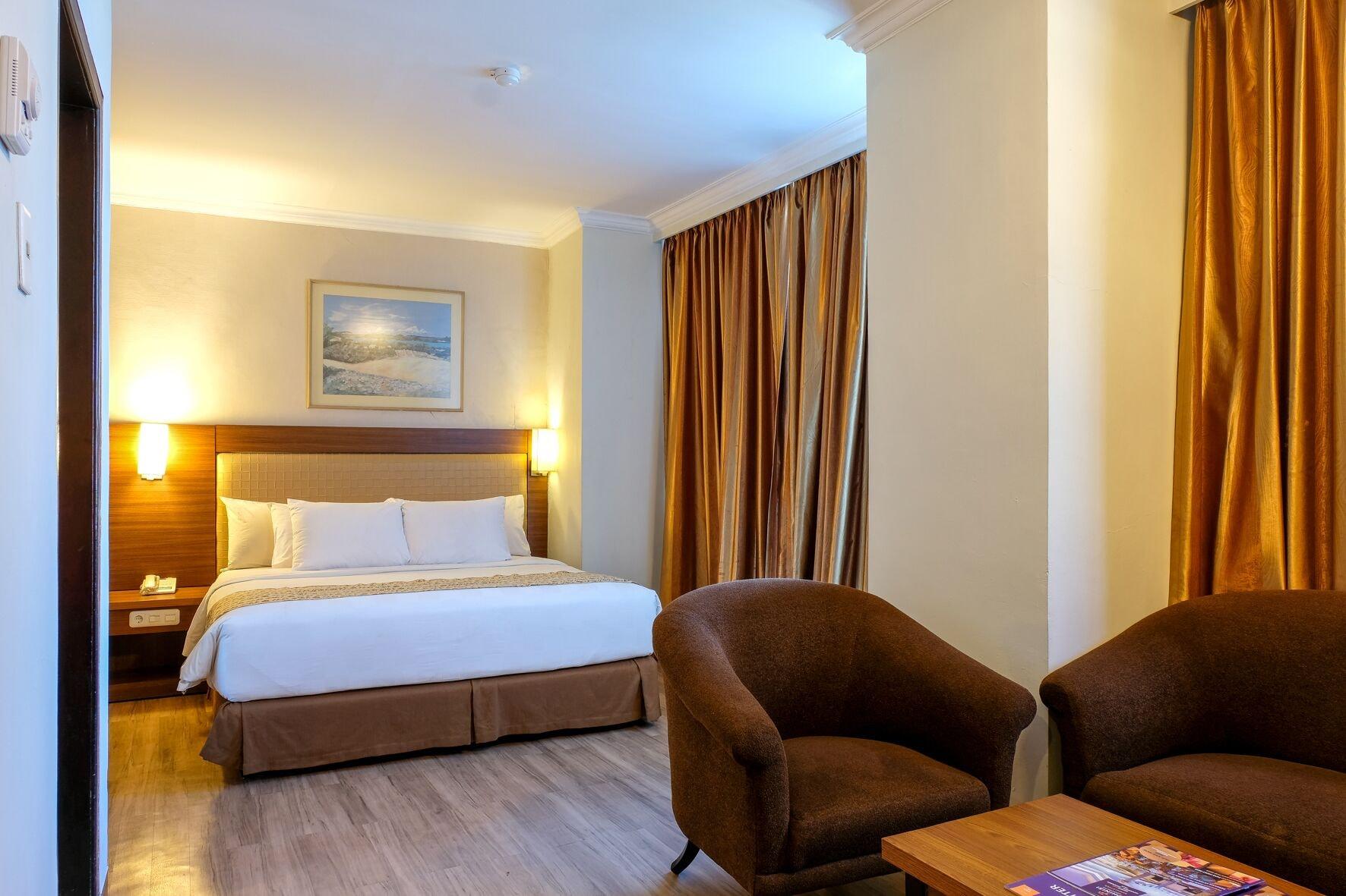 Almadera Hotel Makassar Exterior photo