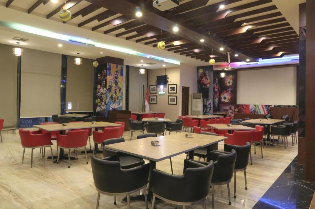 Almadera Hotel Makassar Exterior photo