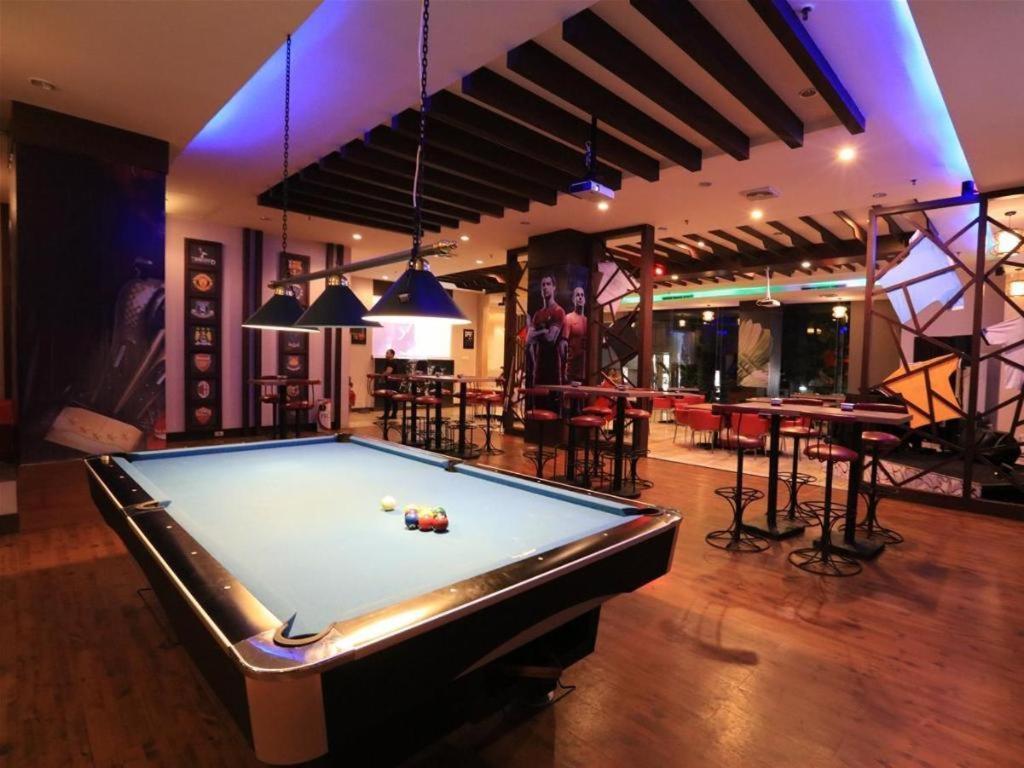 Almadera Hotel Makassar Exterior photo