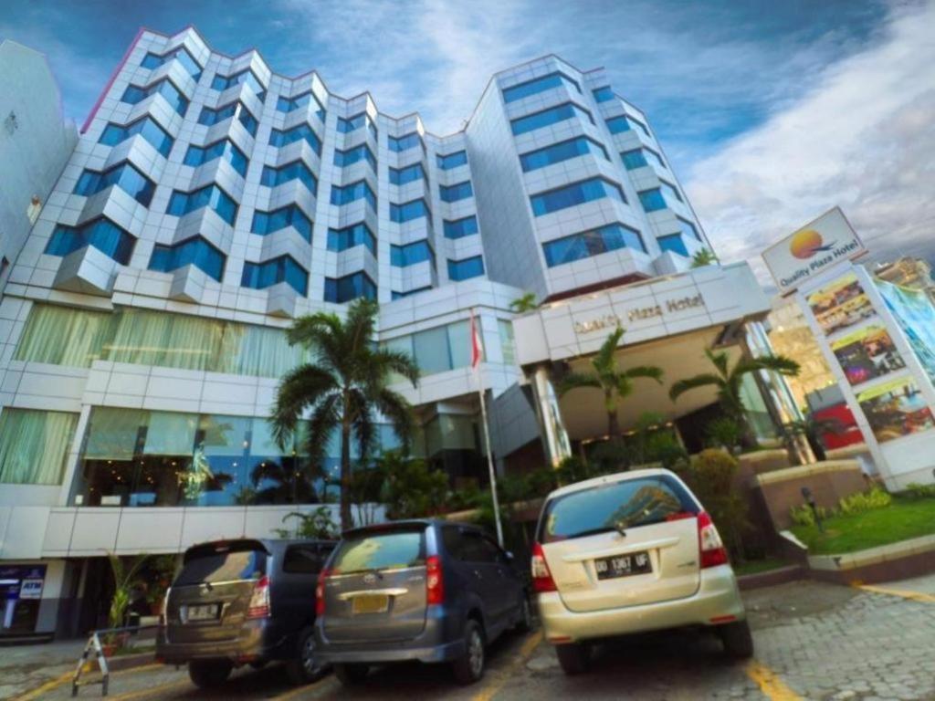 Almadera Hotel Makassar Exterior photo