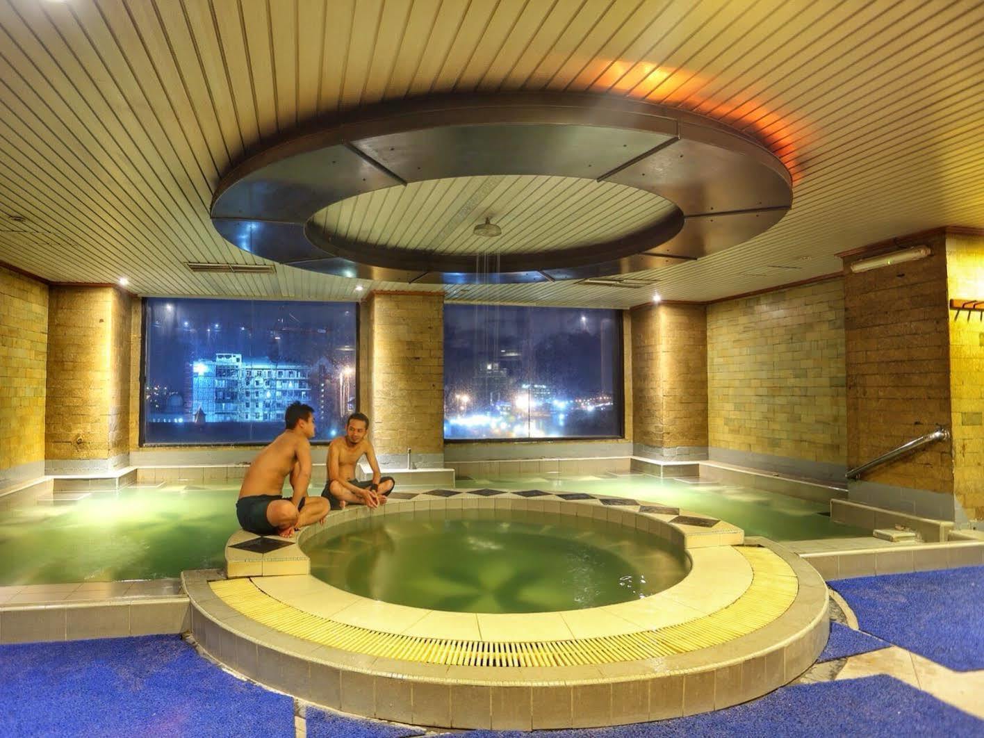 Almadera Hotel Makassar Exterior photo