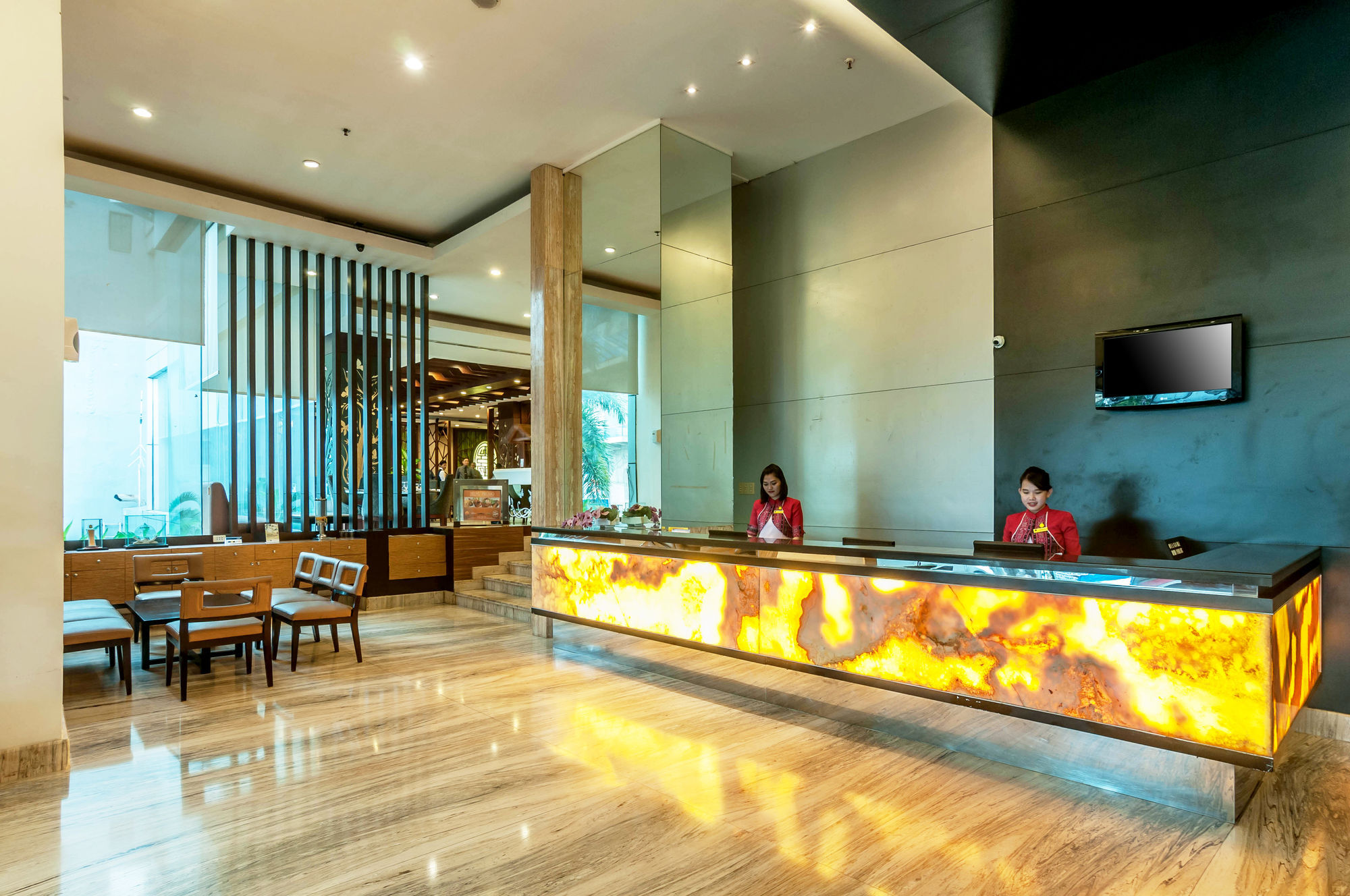Almadera Hotel Makassar Exterior photo