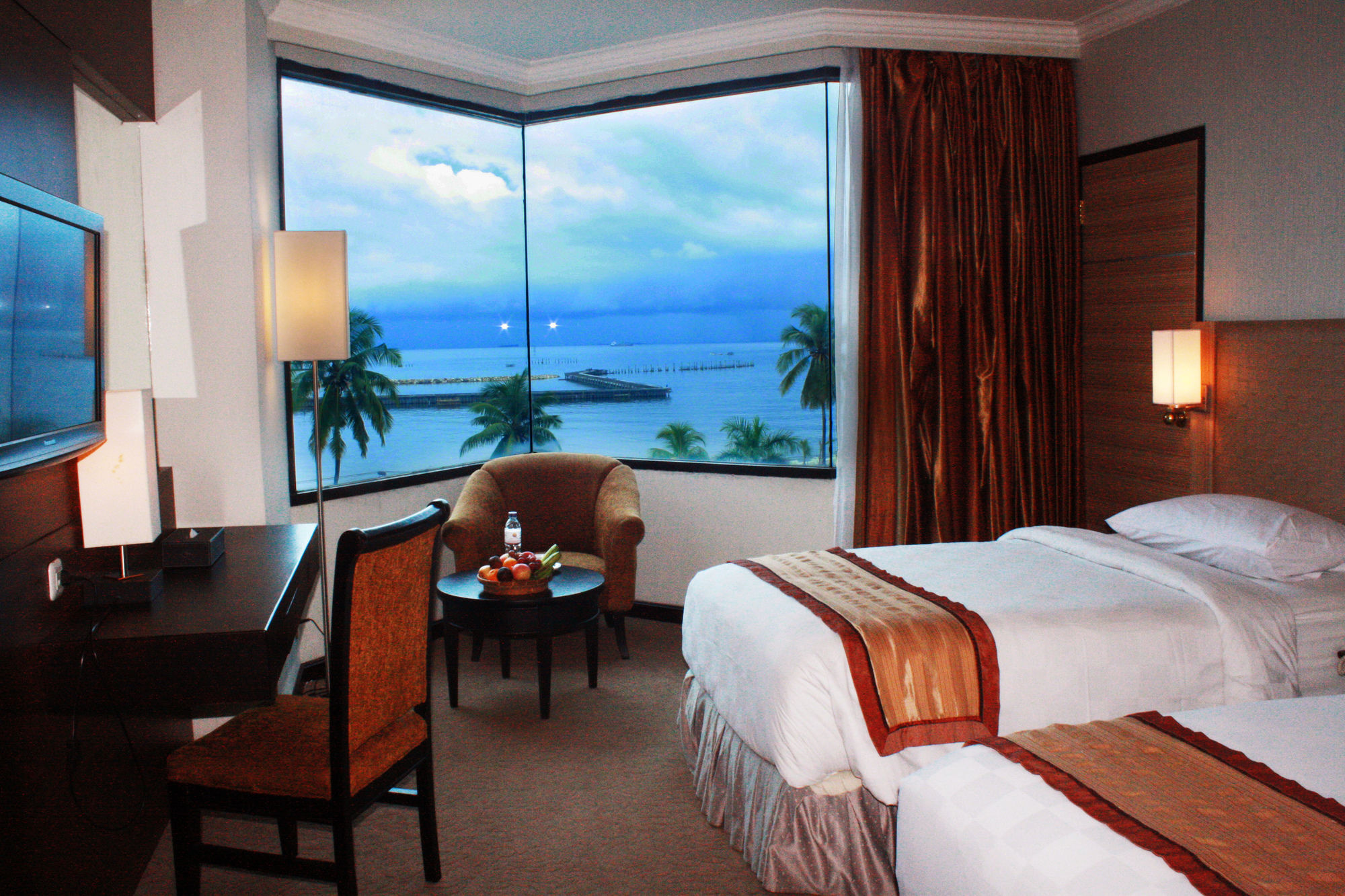 Almadera Hotel Makassar Exterior photo