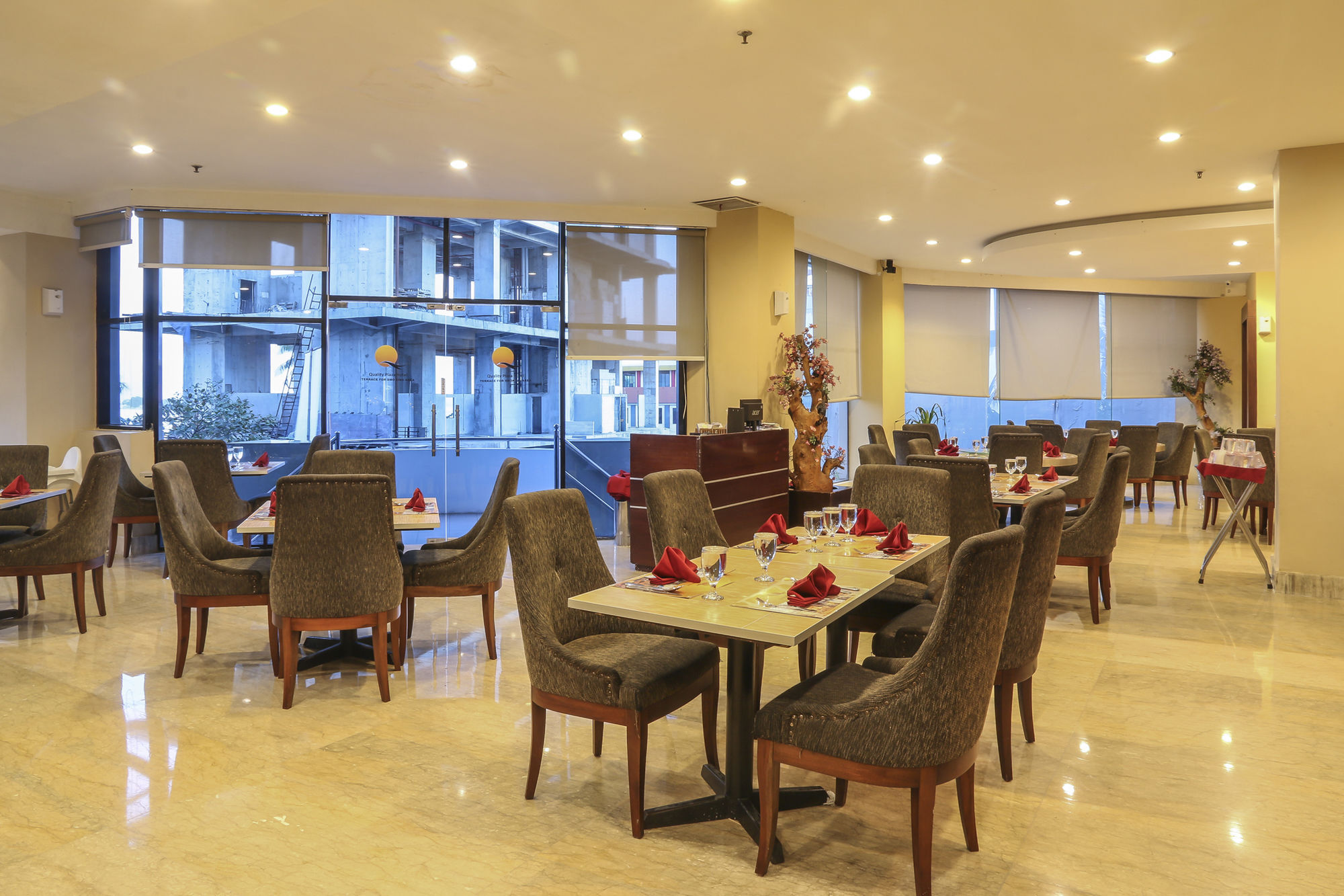 Almadera Hotel Makassar Exterior photo