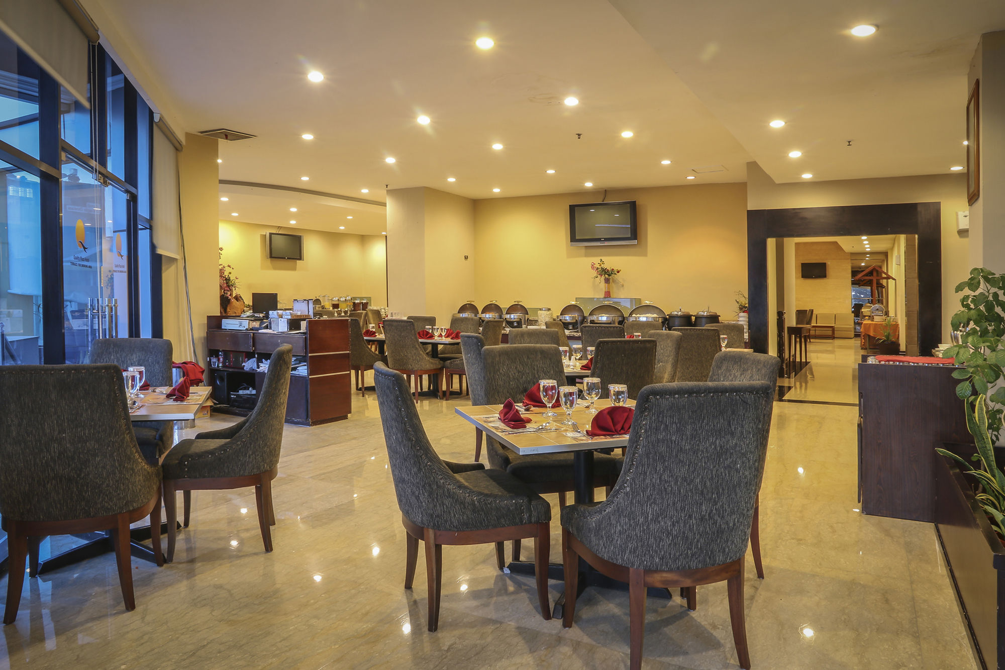 Almadera Hotel Makassar Exterior photo