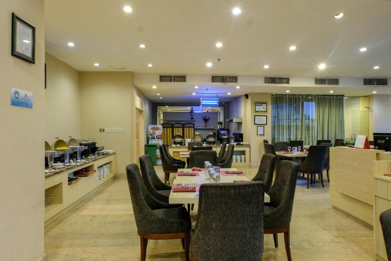 Almadera Hotel Makassar Exterior photo